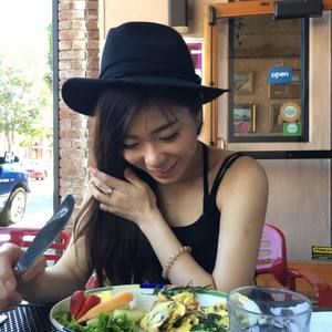 Meet your Posher, Samantha